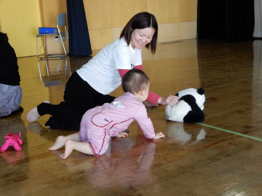 《明倫ワークショップ》まいやゆりこ「1歳〜2歳さんと楽しい遊びを見つけちゃおう！おはなし『こまった こまった パンダちゃん』」