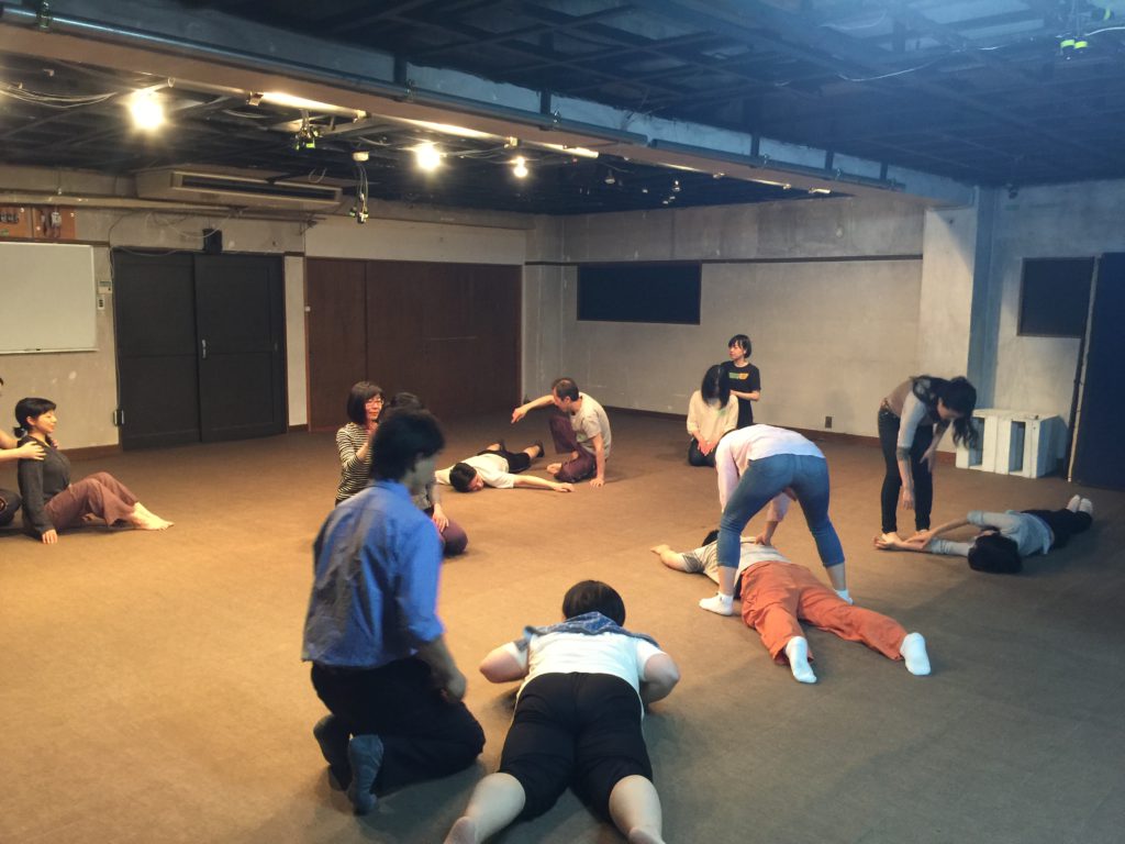 《明倫ワークショップ春まつり》トランク企画「インプロワークショップ ─“考えない”を探検する！」