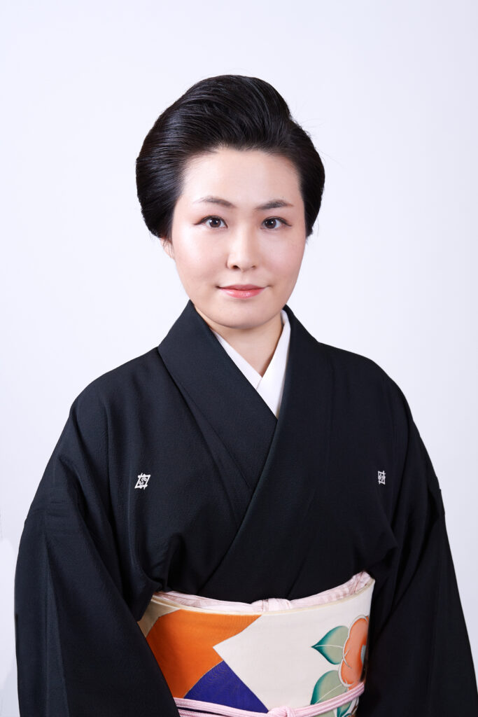 井上 安寿子 (いのうえ やすこ)